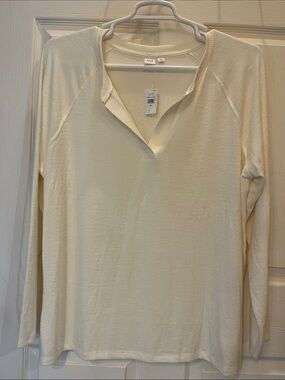 GAP Women's Ivory Long-Sleeve V-Neck Knit Top